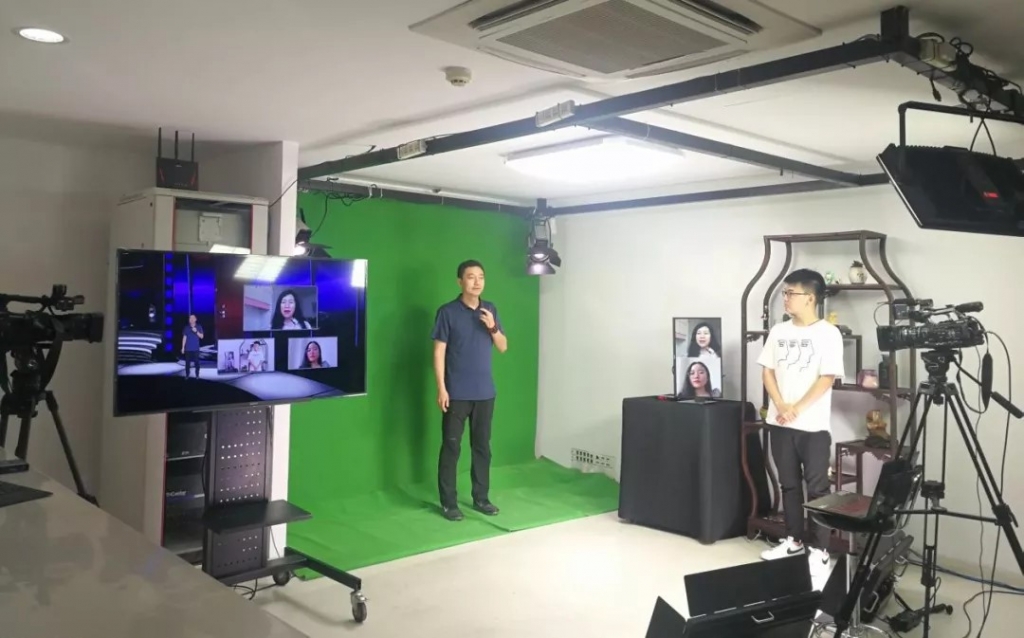 这一切得益于全媒体超高清制播技术的首次应用