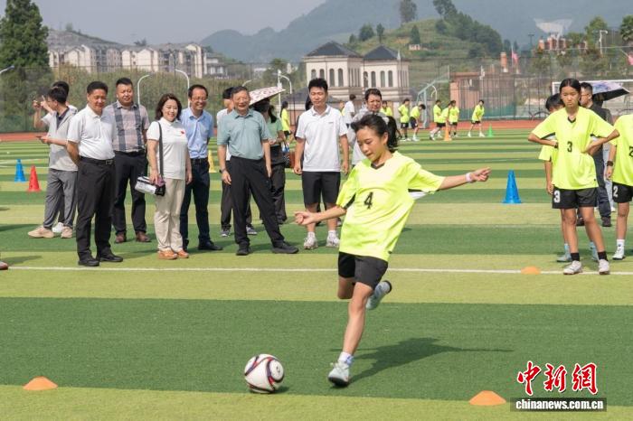 中西部县域地区青少年足球夏令营在织金落地，