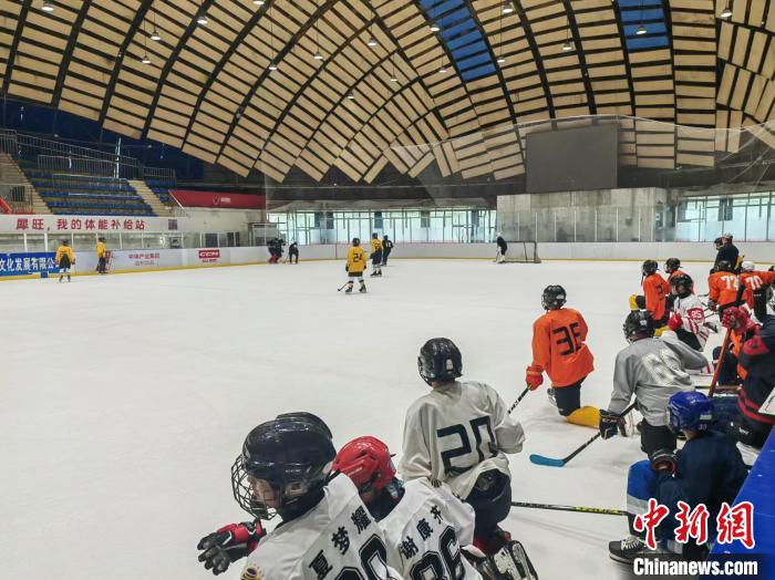 冰雪重镇吉林推动冰球复苏：全民健身热潮下吉