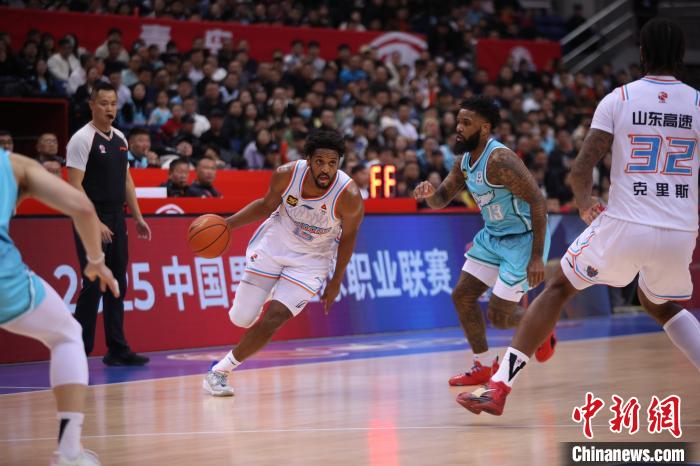 山东高速客场102-98击败青岛国信制药，收获本赛