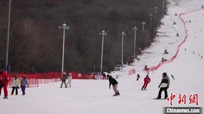 南方游客北雪南滑吉林冰雪节迎新雪季