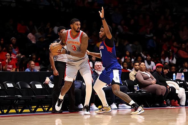 南湾湖人先发中锋威廉姆斯攻防俱佳却难救主，