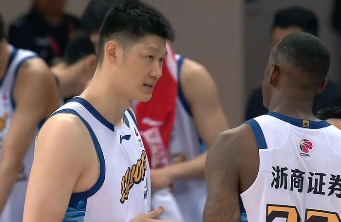 广厦力克天津暂居榜首 青年军崛起迎战强敌