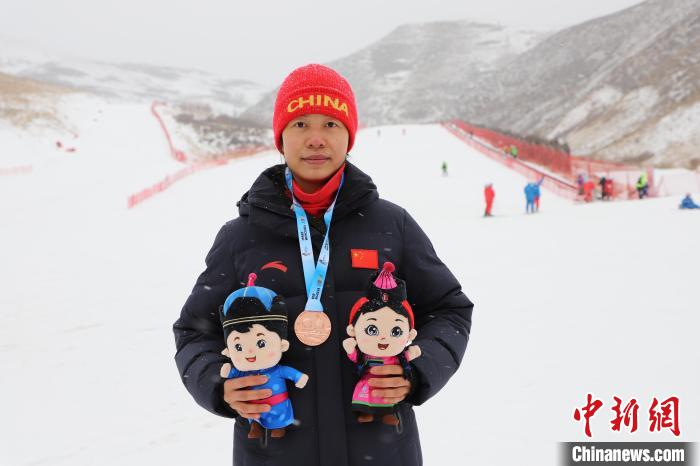 辽宁队揽获三金领跑“十四冬”自由式滑雪与冬