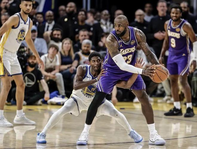 勇士防詹姆斯掏裆引争议 美媒直指防守策略极端